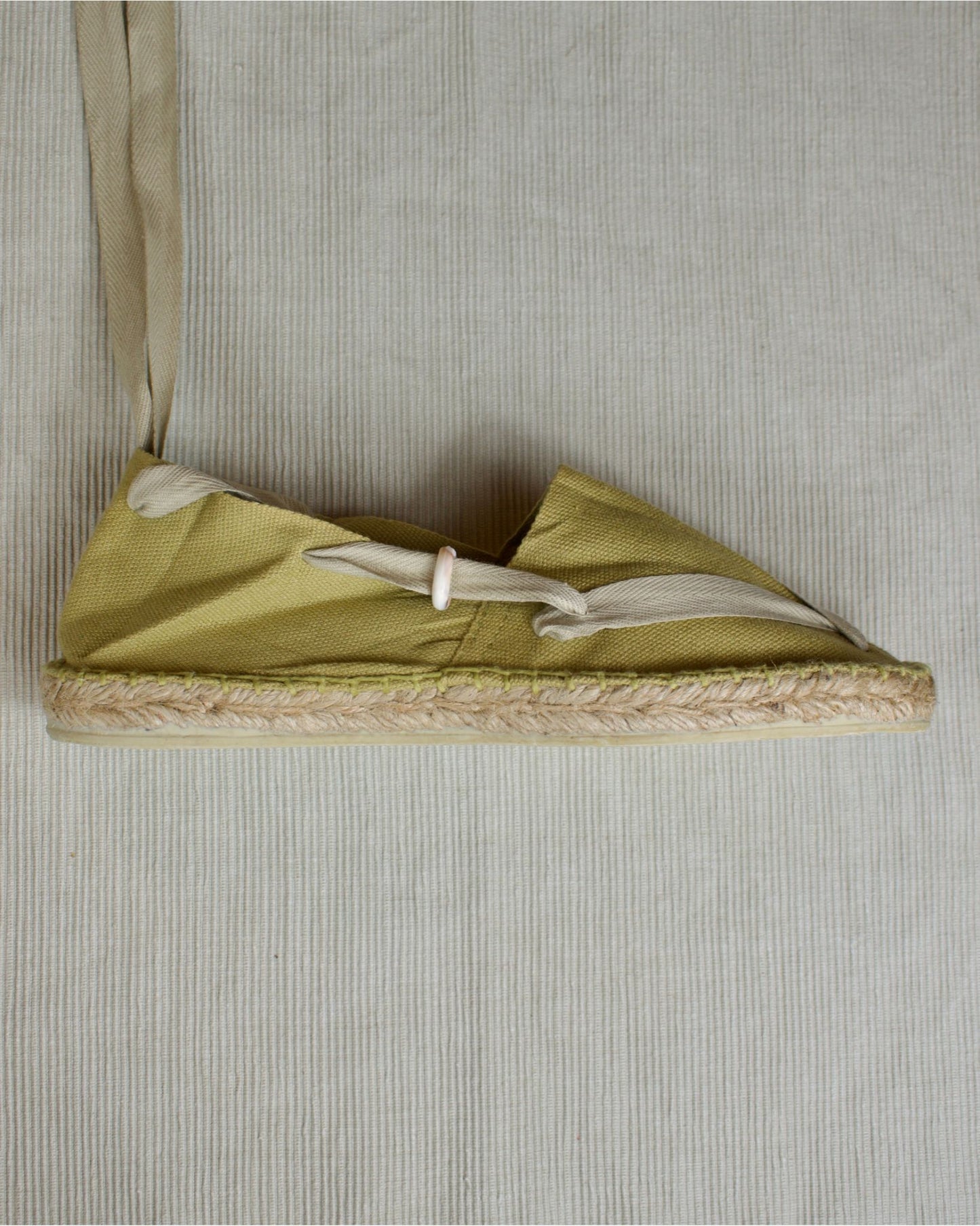 ALPARGATA VERDE CON CINTA BEIGE