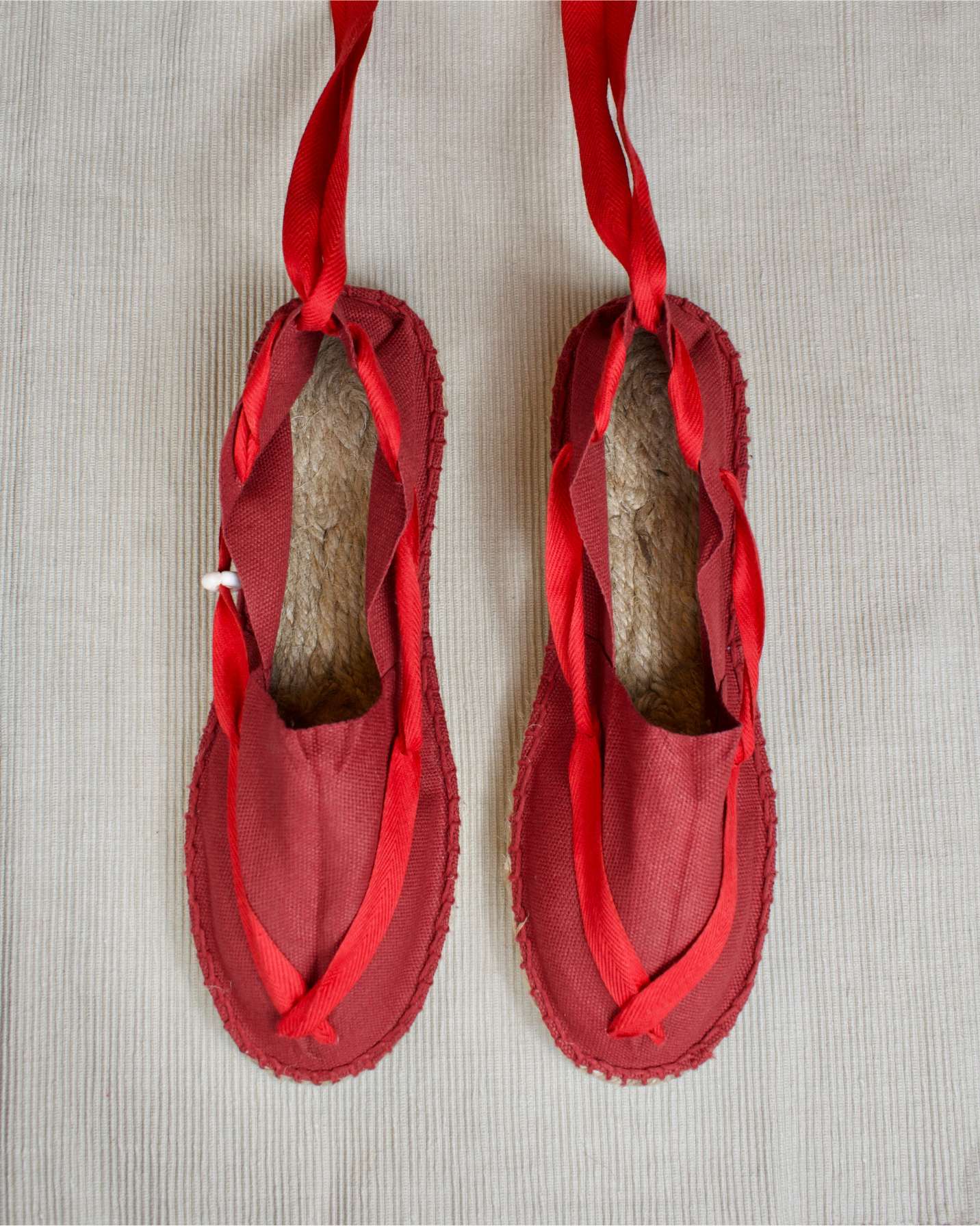 ALPARGATA GRANATE CON CINTA ROJA
