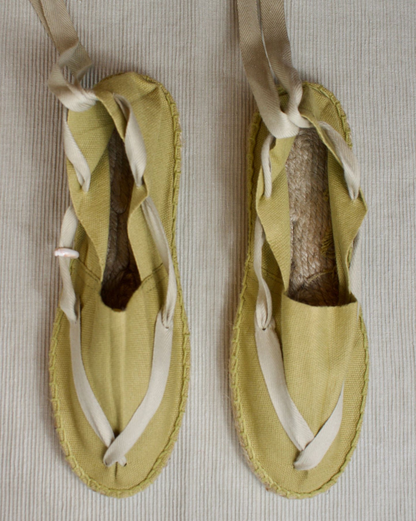 ALPARGATA VERDE CON CINTA BEIGE