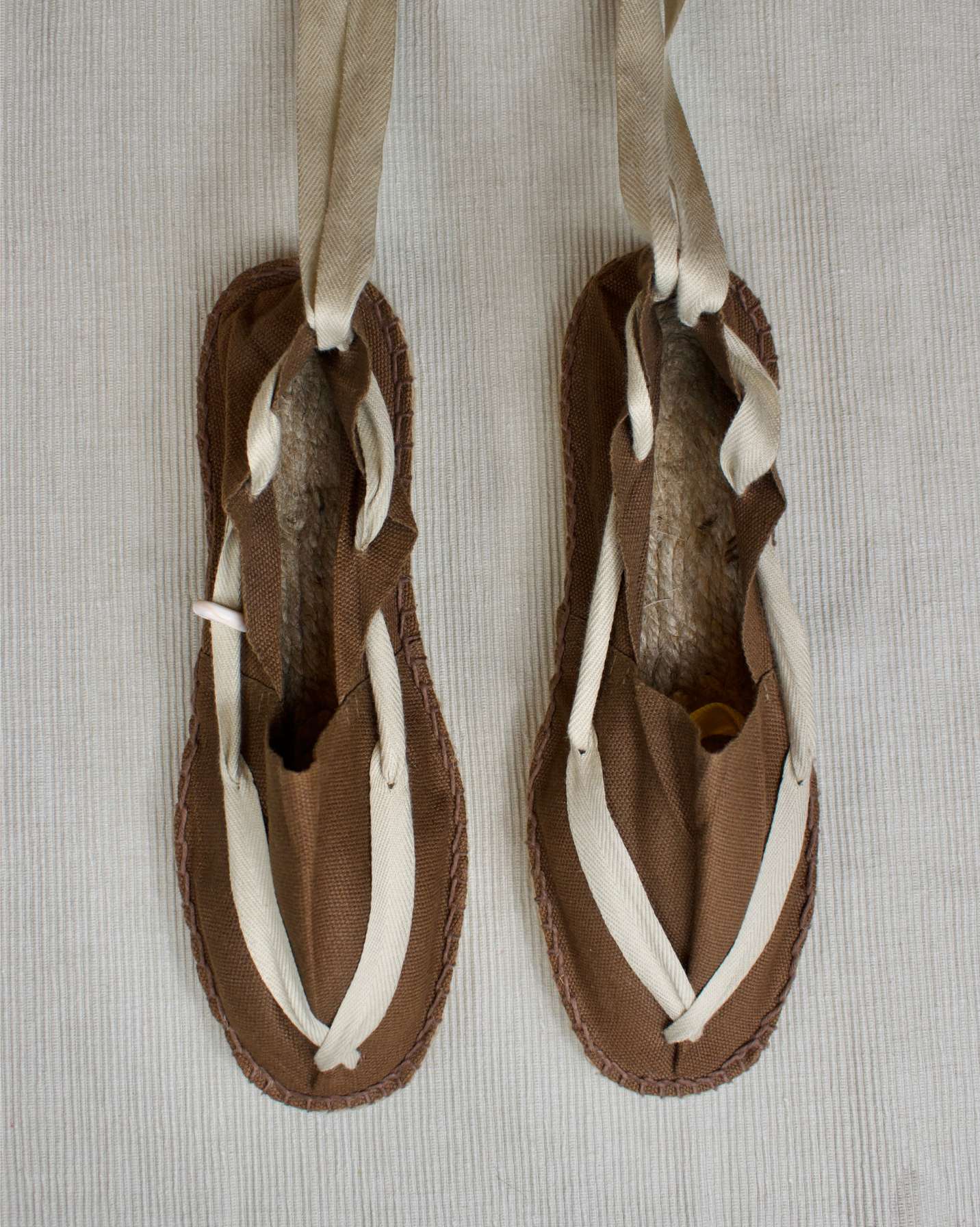 ALPARGATA MARRÓN CON CINTA BEIGE