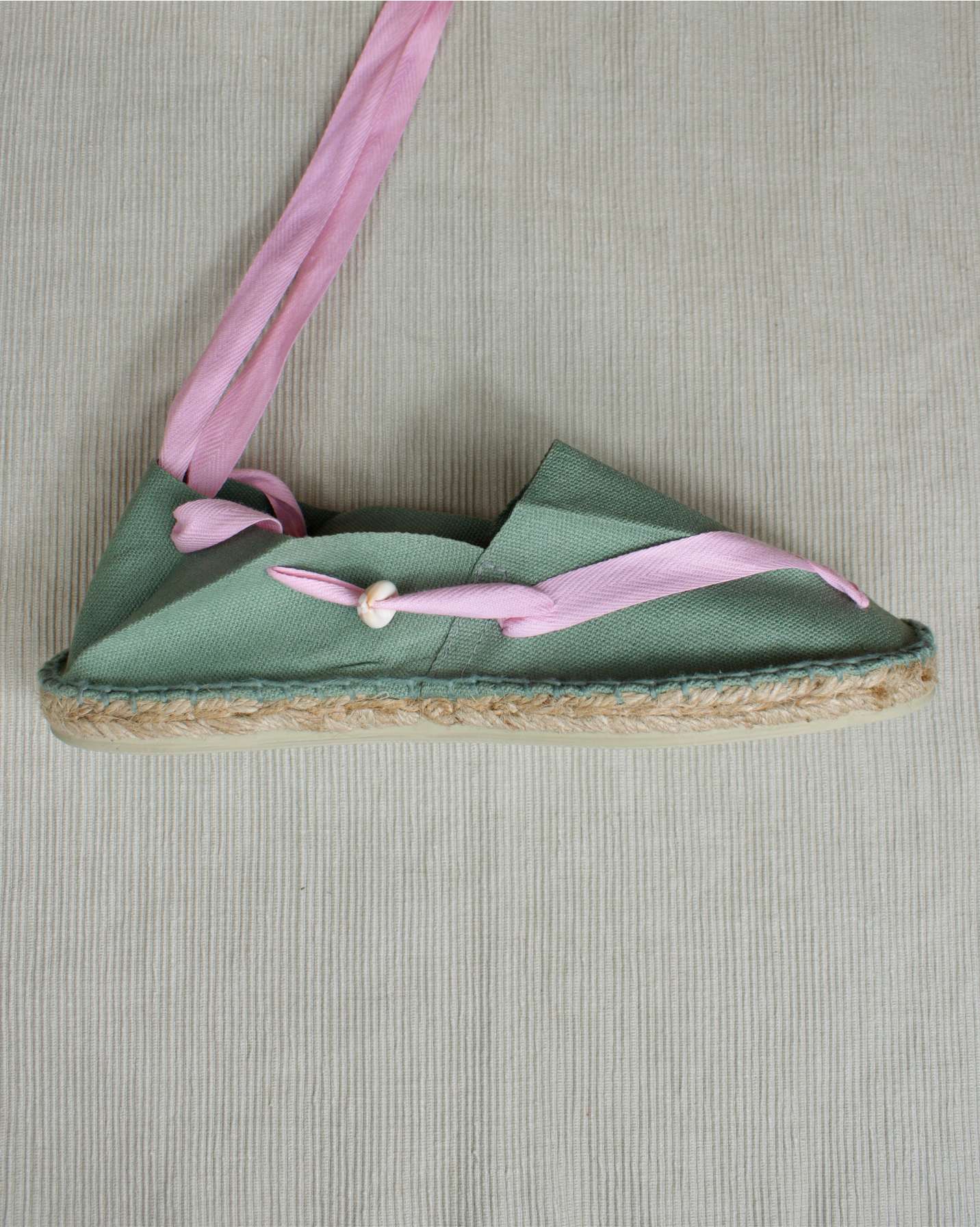 ALPARGATA AZUL CON CINTA ROSA